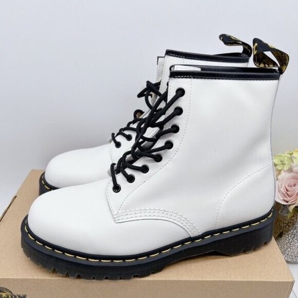 Dr. Martens 1460 Lace Up 8-Eye Combat Boots White Smooth Leather Womens US 7 - Picture 4 of 12